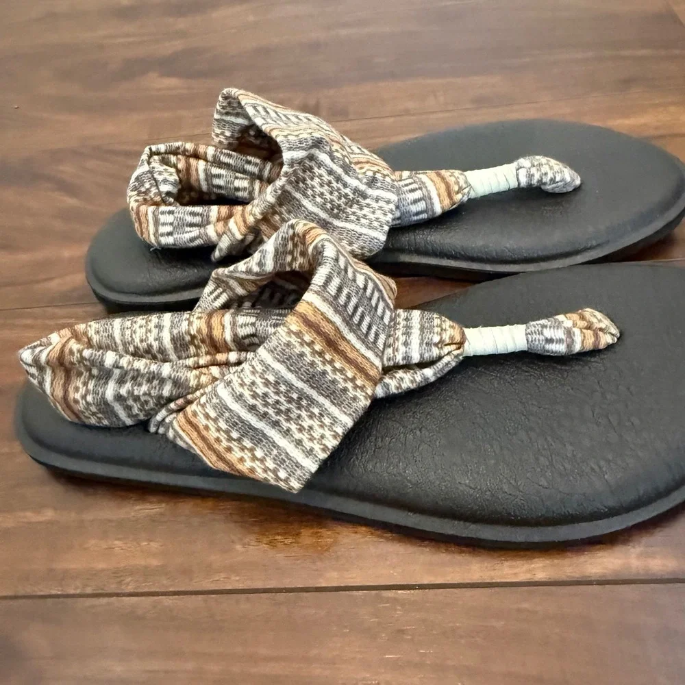 Sanuk Yoga Sling 2 Sandals Womens ‎ Size 8 Brown Geometric Knit Yoga Mat Footbed